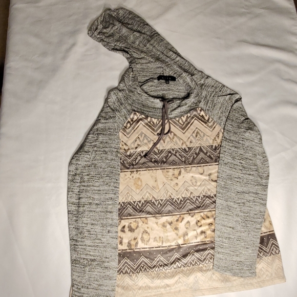 B.L.E.U Hooded Knit Shirt Chevron Front Sz L - Picture 2 of 3